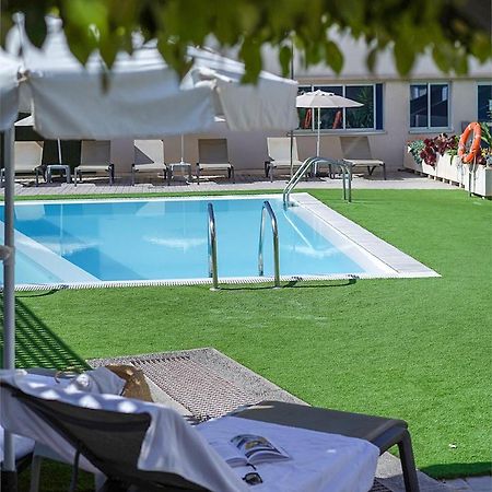 Cornisa Apartments Паталавака Екстериор снимка