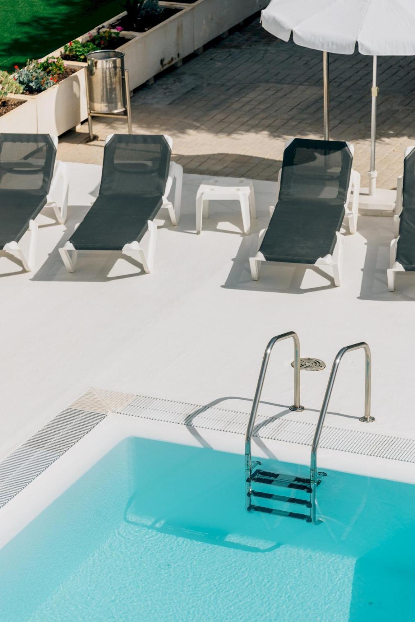 Cornisa Apartments Паталавака Екстериор снимка